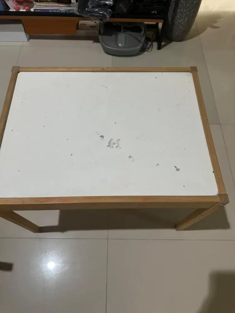 Meja belajar anak ikea