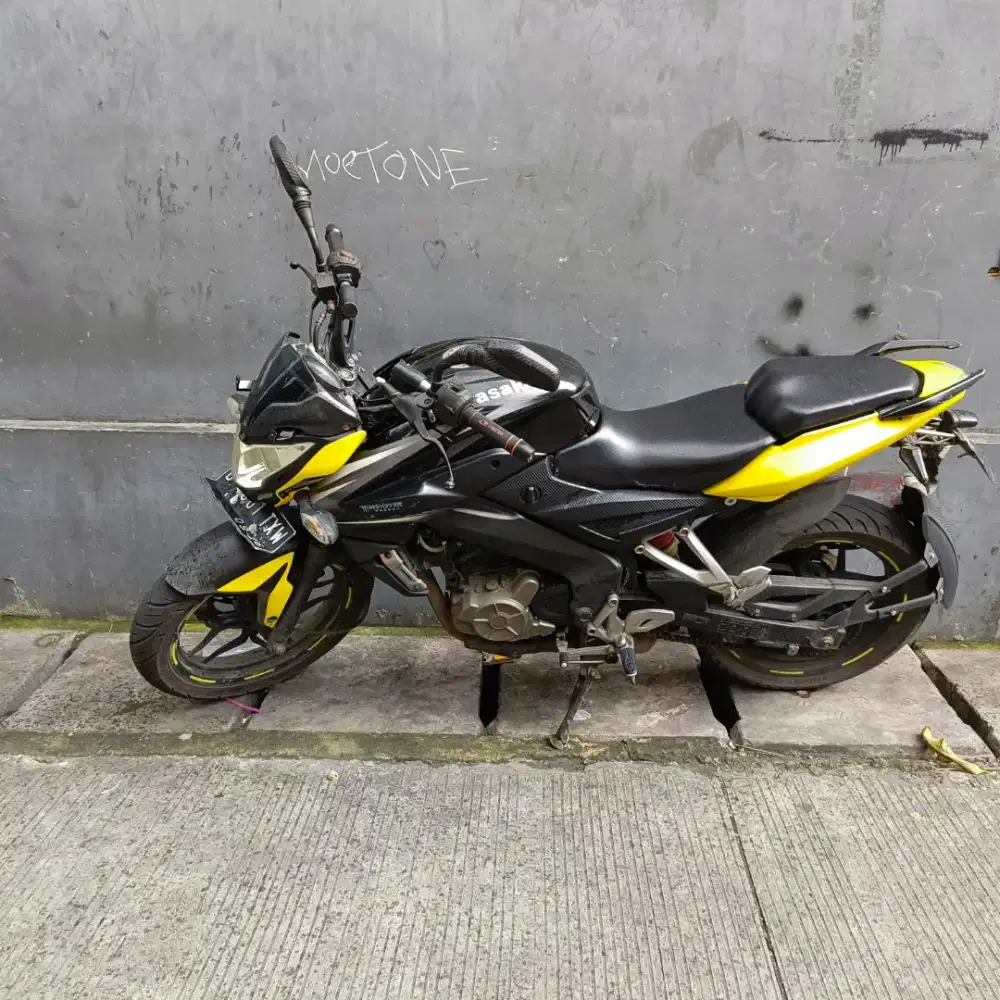 BAJAJ PULSAR 200NS