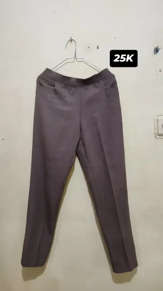 CELANA VINTAGE PRELOVED