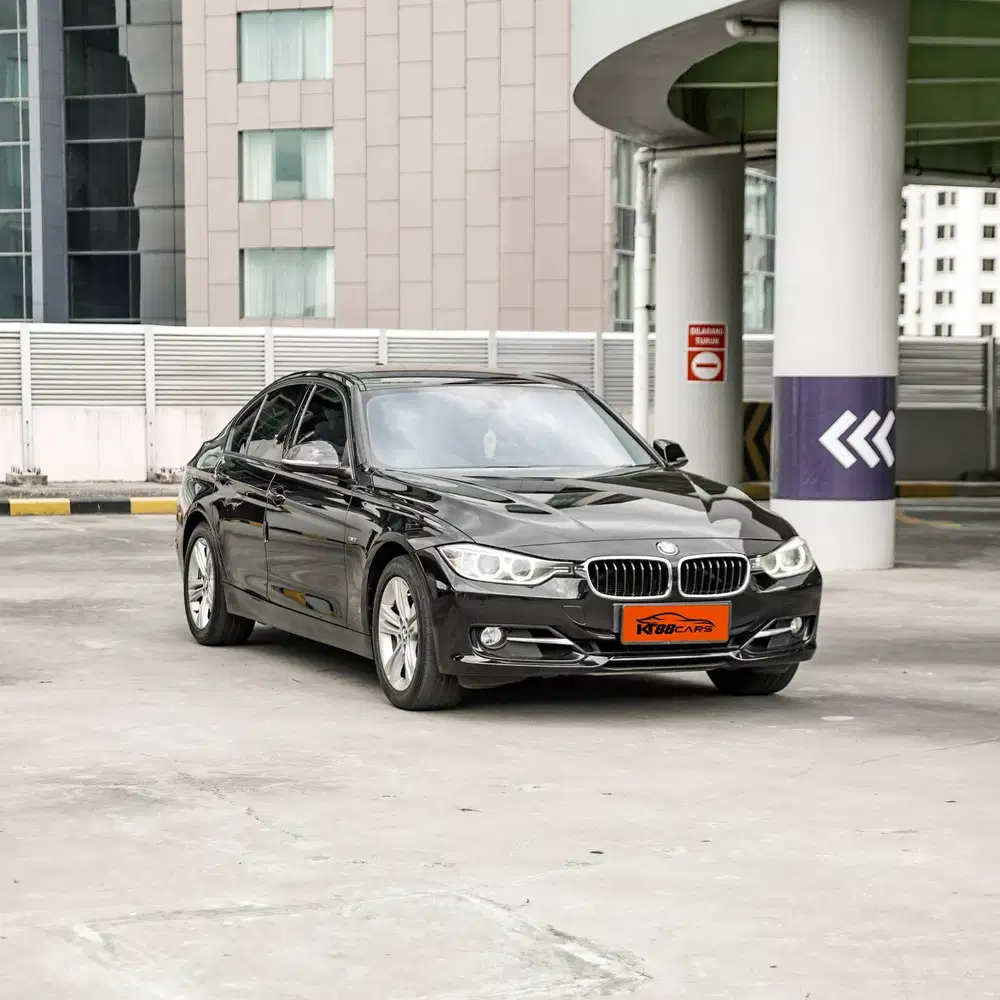 BMW 320i Sport F30 2014 pemakaian 2015 hitam matic
