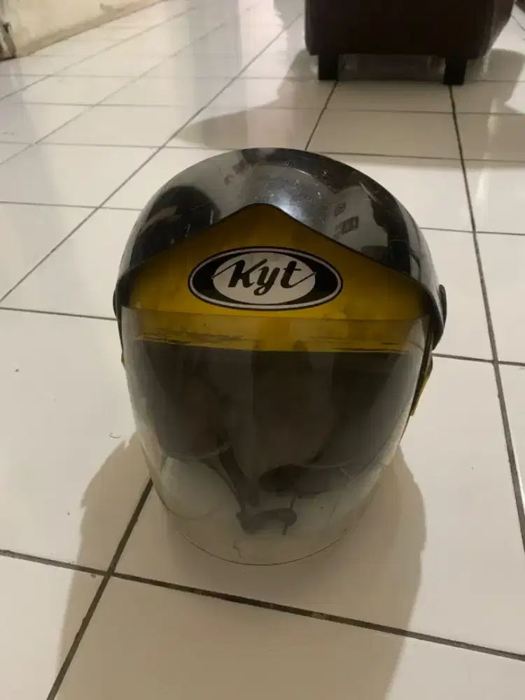 Helm kyt kuning