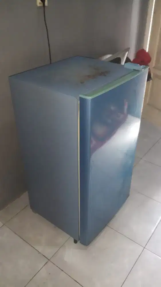 Jual kulkas merk sharp 1 pintu kondisi normal dingin beku