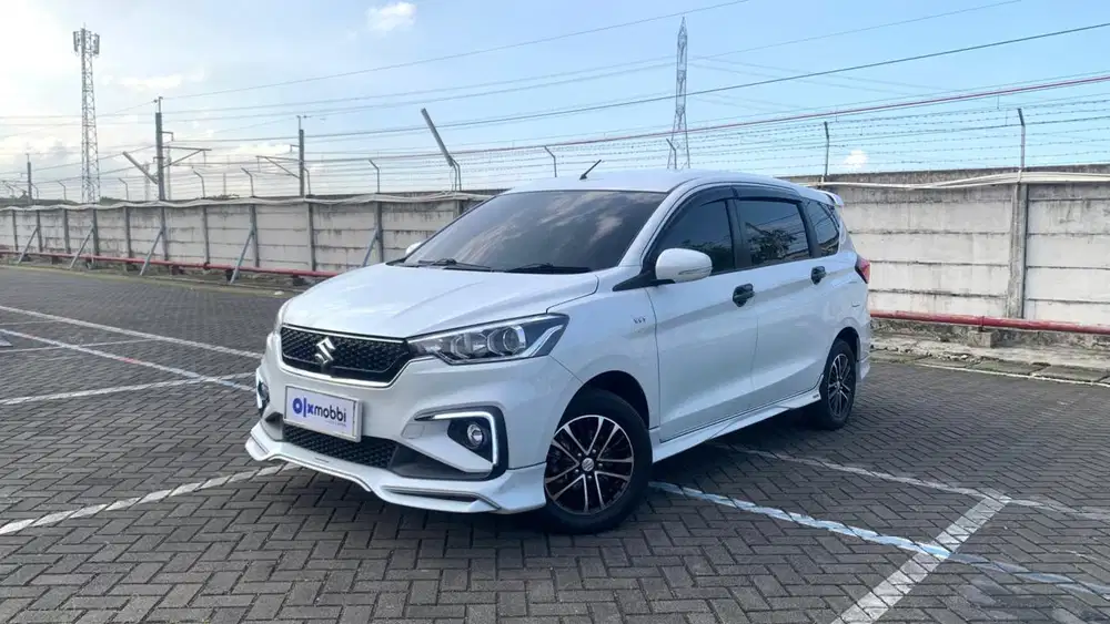 DP 1 JUTA Suzuki Ertiga 1.5 Hybrid SS Bensin-AT 2022 HFZ