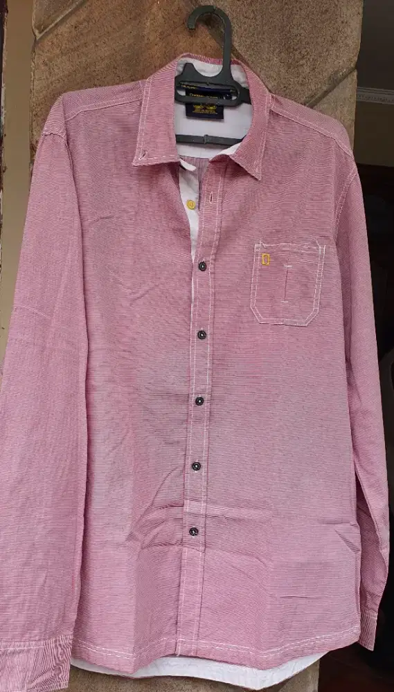 Dijual baju   merah muda  lembut ukuran L merk NATIONAL GEOGRAPHIC