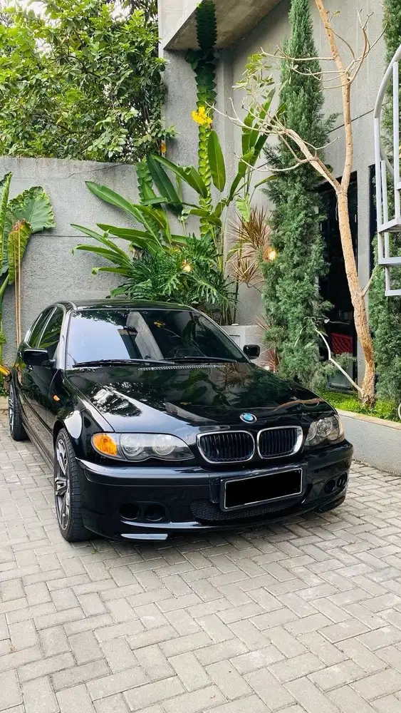 BMW E46 N42 BLACK ON BLACK (RARE) 2002