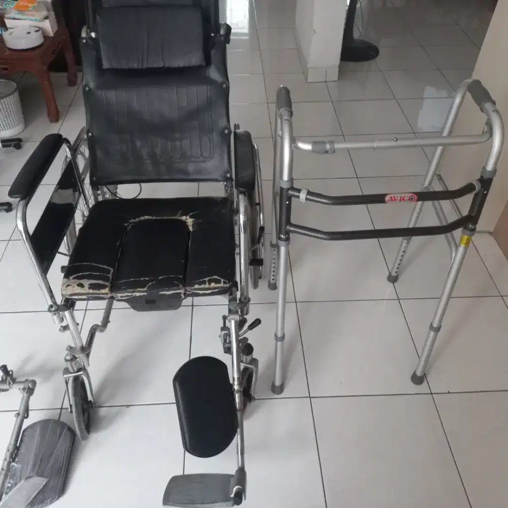 Kursi Roda dan Kruk 4 Kaki