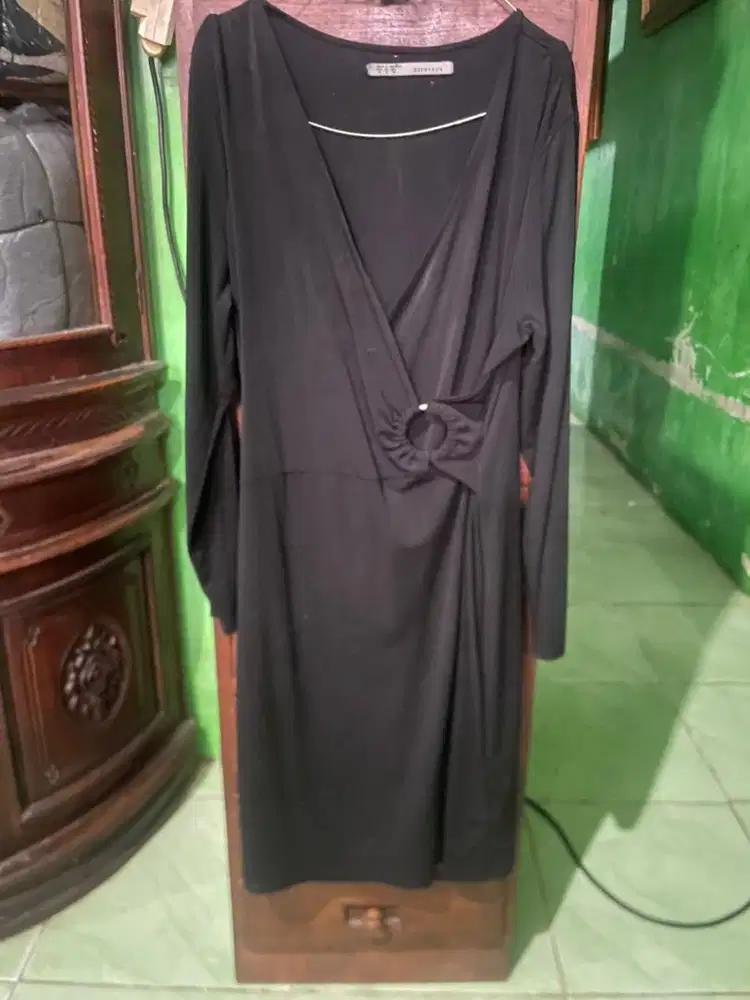 Dress Hitam Dibawah Lutut