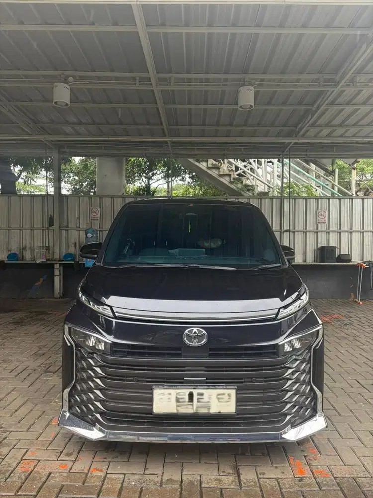 Toyota Voxy 2.0 (Premium Color) 2023