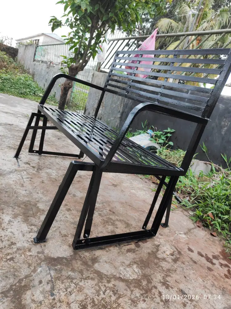 Kursi Taman Goyang Ayunan