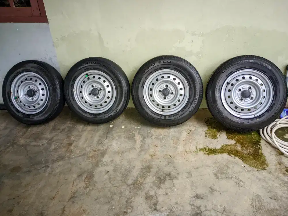 Velg+ Ban Pakaian SIGRA Ring 13 ukuran 155/80
