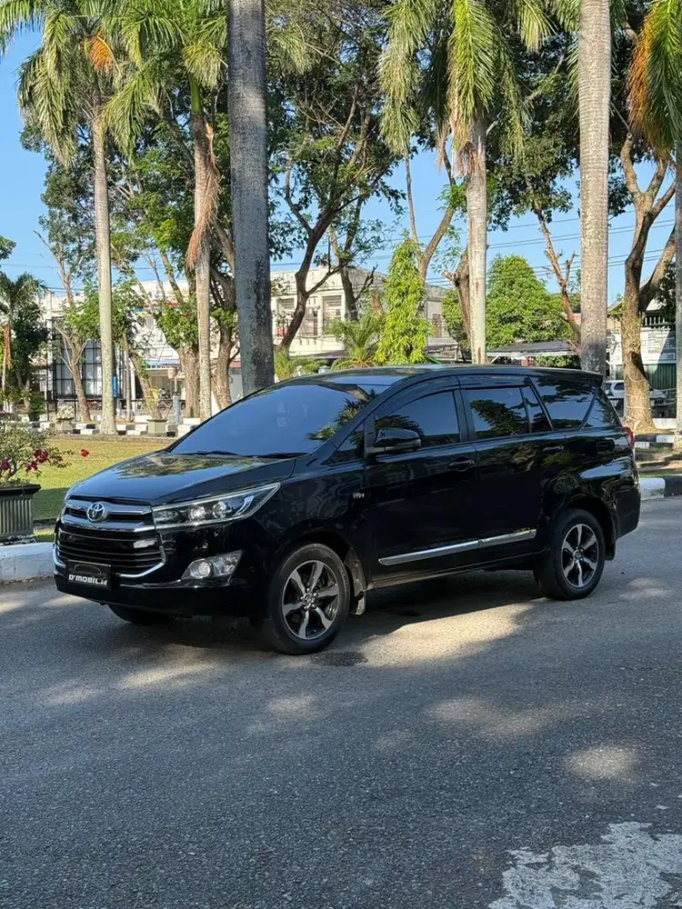 TOYOTA INNOVA V BENSIN MATIC 2017