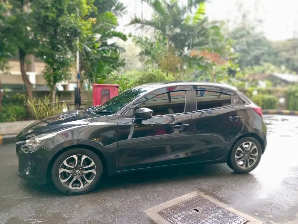 MAZDA 2 1.5 GT AT Hitam 2015 Matic Mulus Full Original
