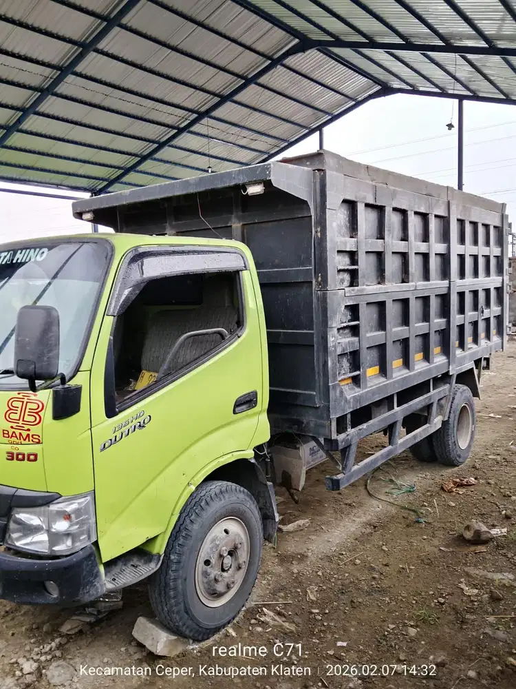 Hino Dutro 2022 low km AD solo terawat dokumen lengkap pajak hidup