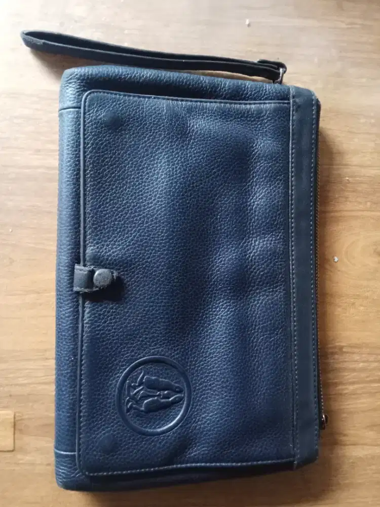 PRELOVED :HUSH PUPPIES Sparky Clutch, Navy, Murah Saja, COD Cibubur