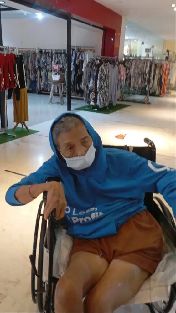 Kami membuka lowongan untuk posisi pendamping lansia perempuan