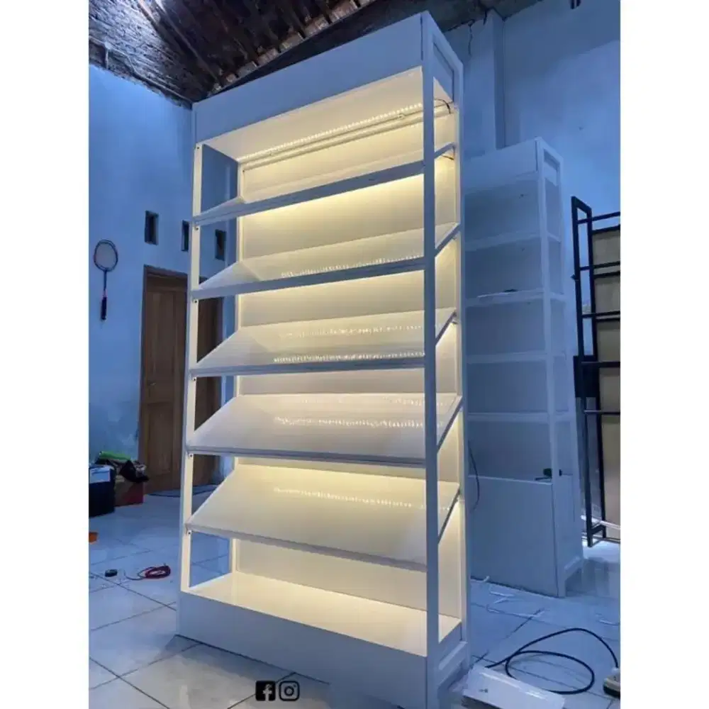 ETALASE SANDAL/SEPATU LAMPU