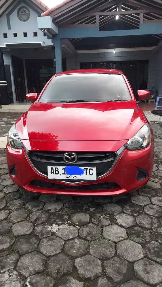 MAZDA 2 Skyactiv Automatic merah meron Istimewa