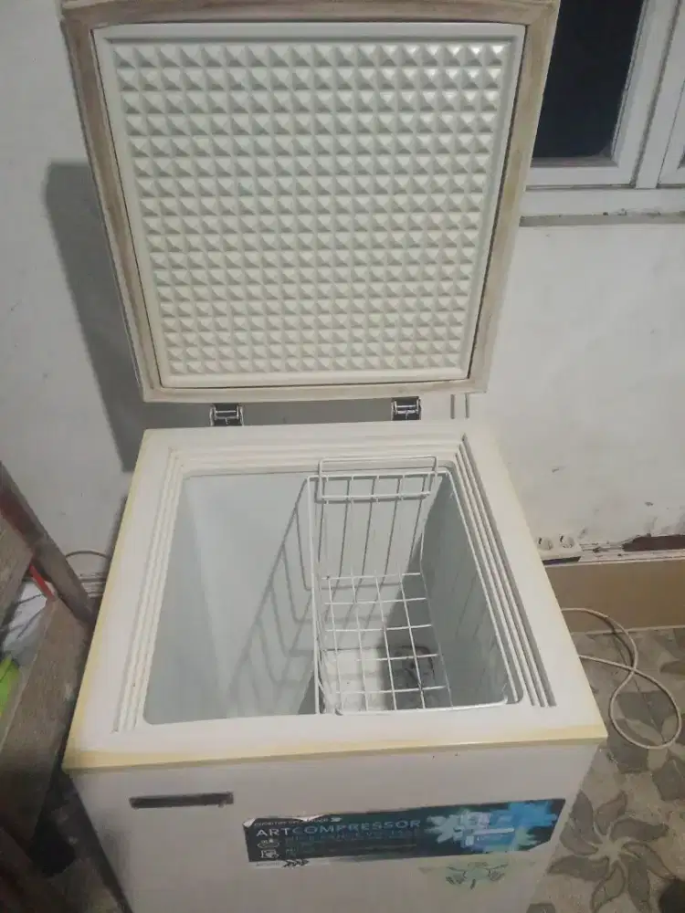 Frezer 100 liter mrk ARTUGO