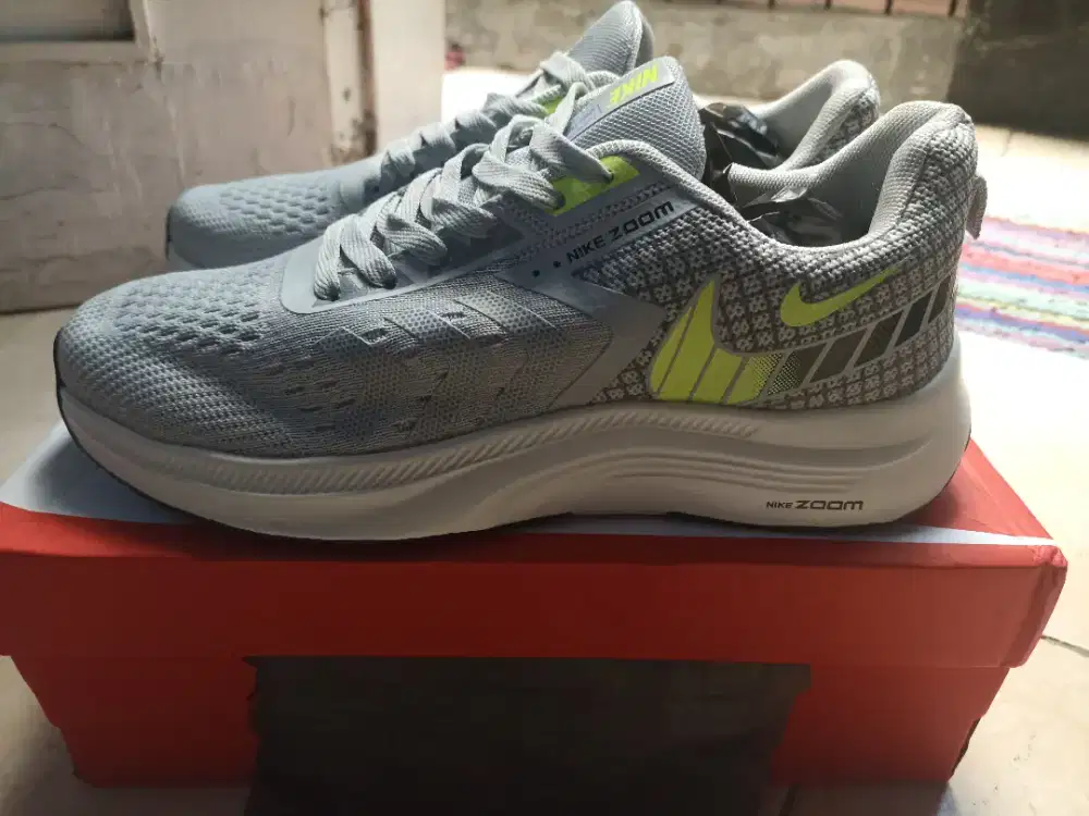 Sepatu Olahraga unisex sz 41 /40 masuk(new)