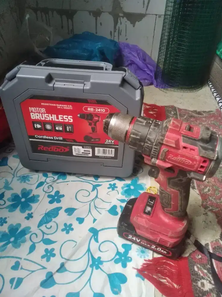 Mesin bor batrai merk redbo