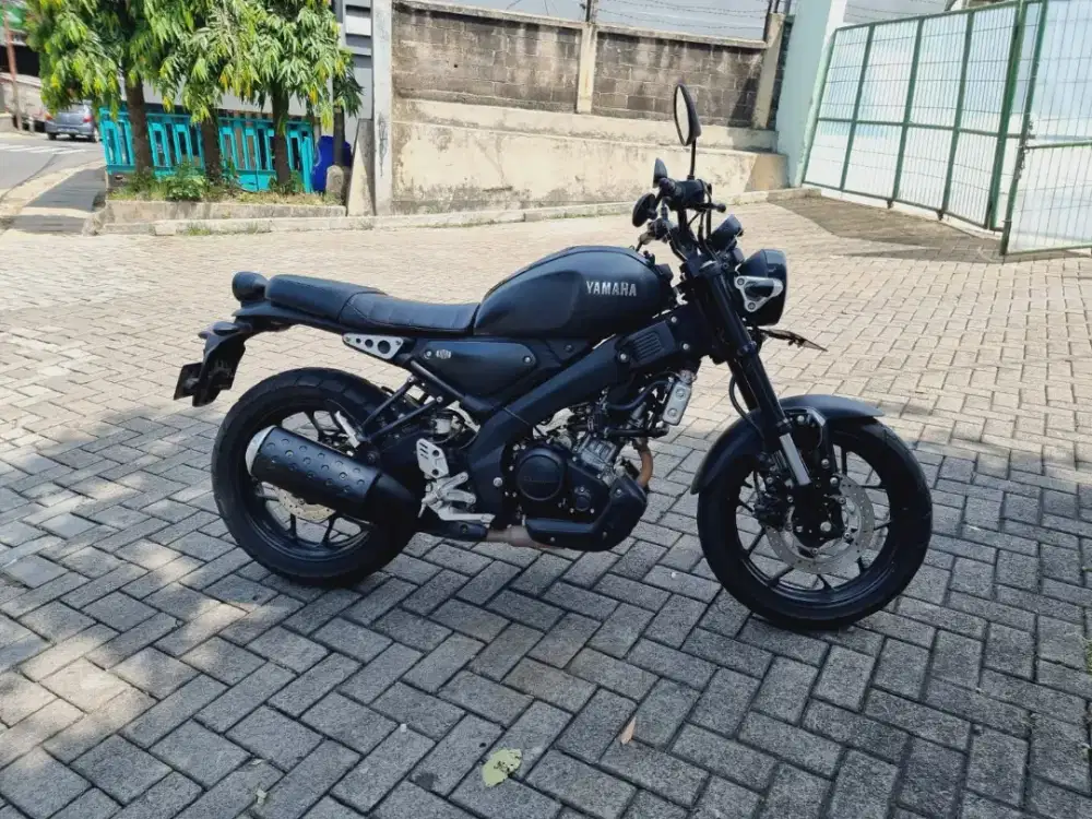 YAMAHA XSR 155 HITAM 2023