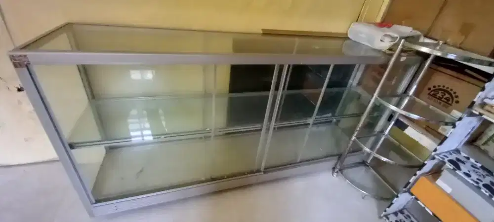 Dijual Rak kaca 2 buah