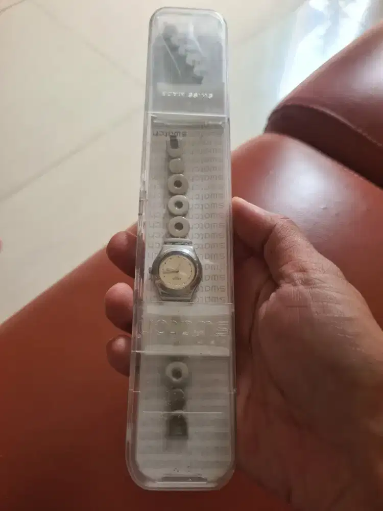 Jam wanita swatch irony