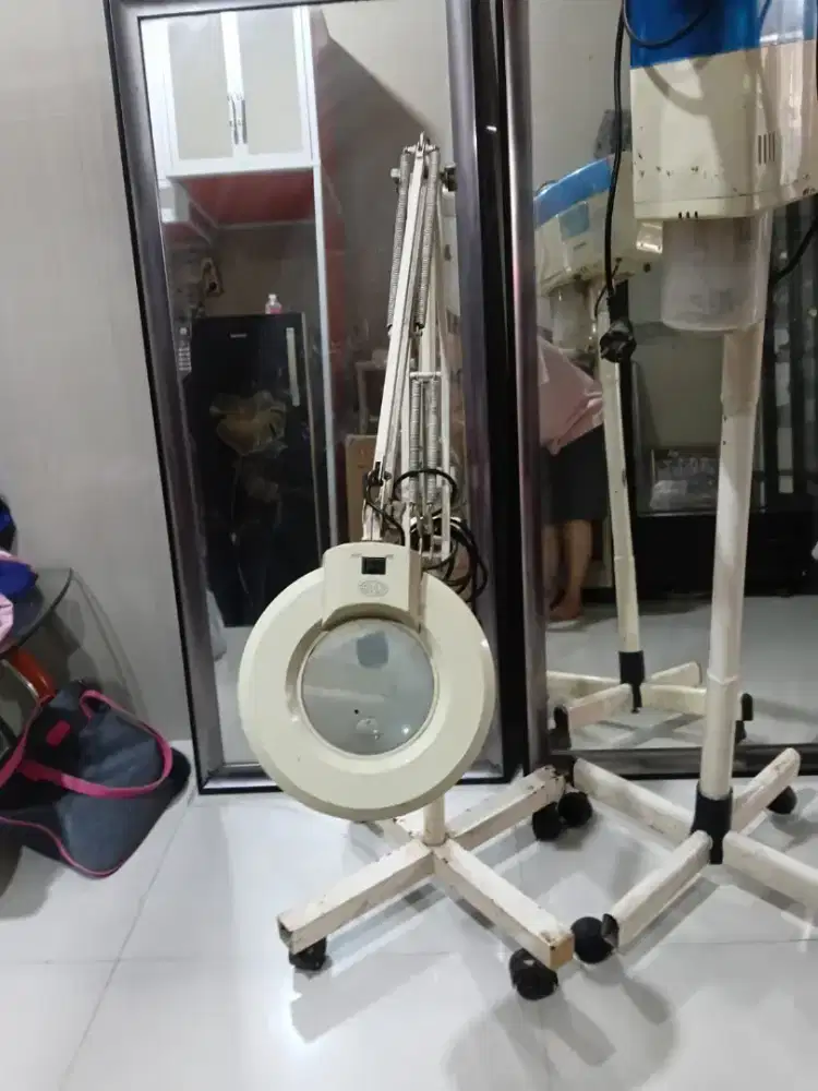 Dijual khusus utk salon 3 kaca besar,1 steamer 1 face merk mikata