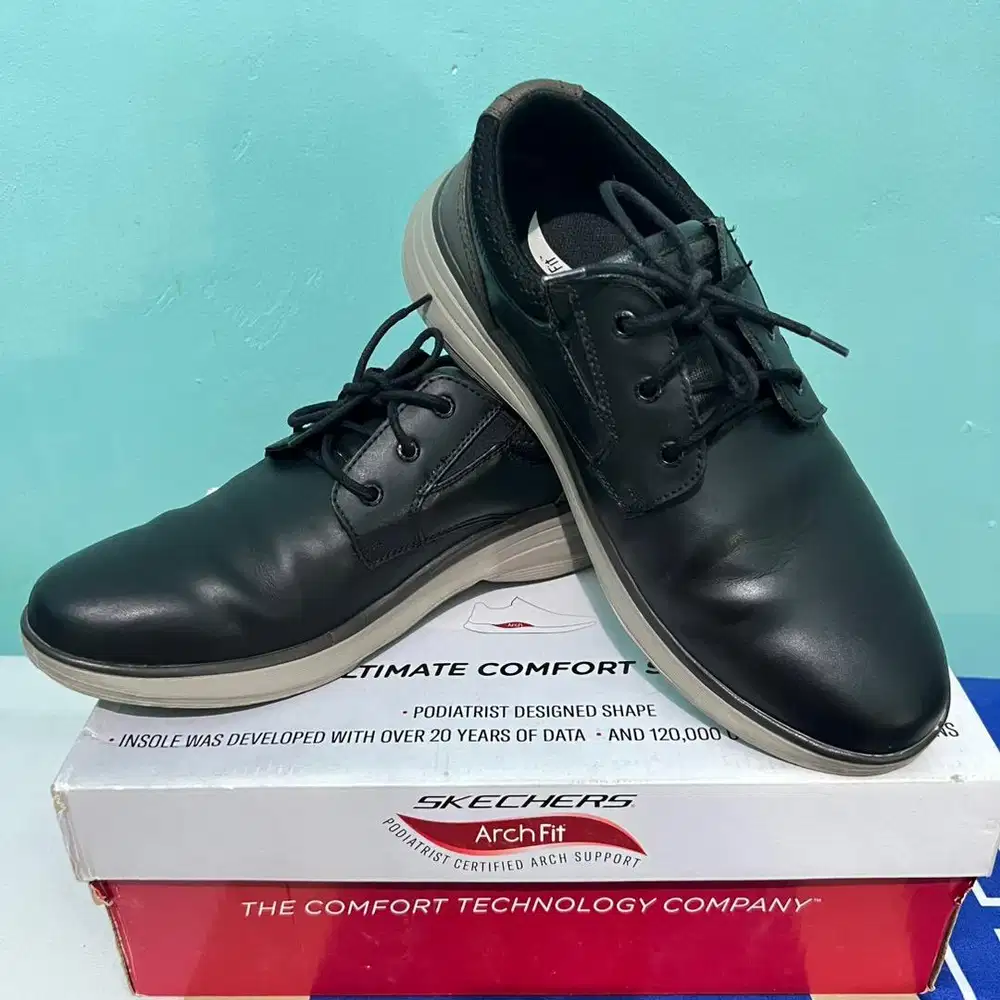 Sepatu Skechers ArchFit Darlo Yorba Black