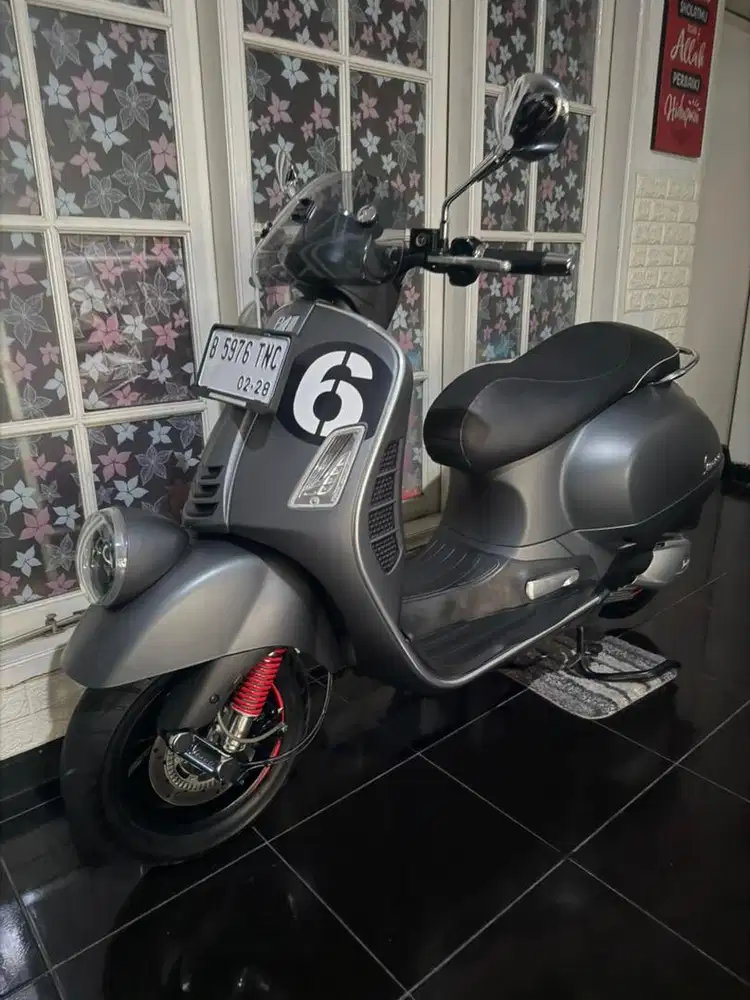 Vespa Sei Giorni 2023 Like New