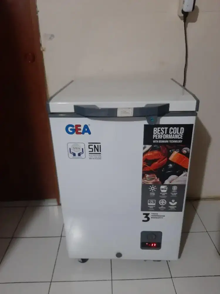 Freezer Box 100 Liter Gea Normal Garansi