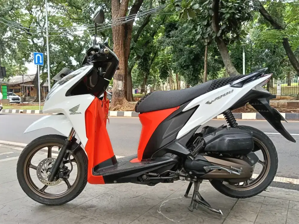 DIJUAL CASH HONDA VARIO KZR 125 CBS THN 2014 PAJAK IDUP SIAP PAKAI