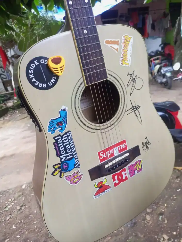 Dijual gitar akustikan merk CORT