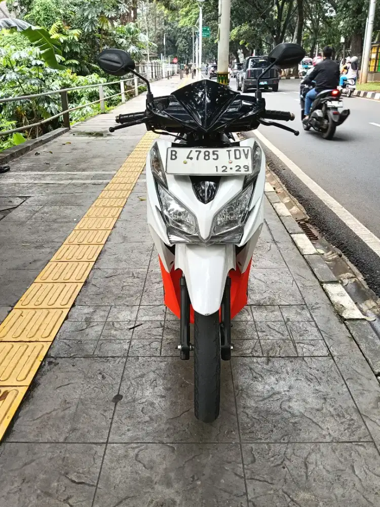 DIJUAL CASH HONDA VARIO KZR 125 CBS THN 2014 PAJAK IDUP SIAP PAKAI