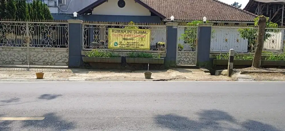 Dijual rumah dan tanah pinggir jalan