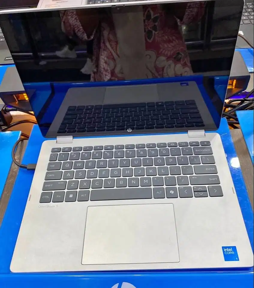 HP OmniBook 5 14 inch Flip 2-in-1 Laptop 14-fp0558TU