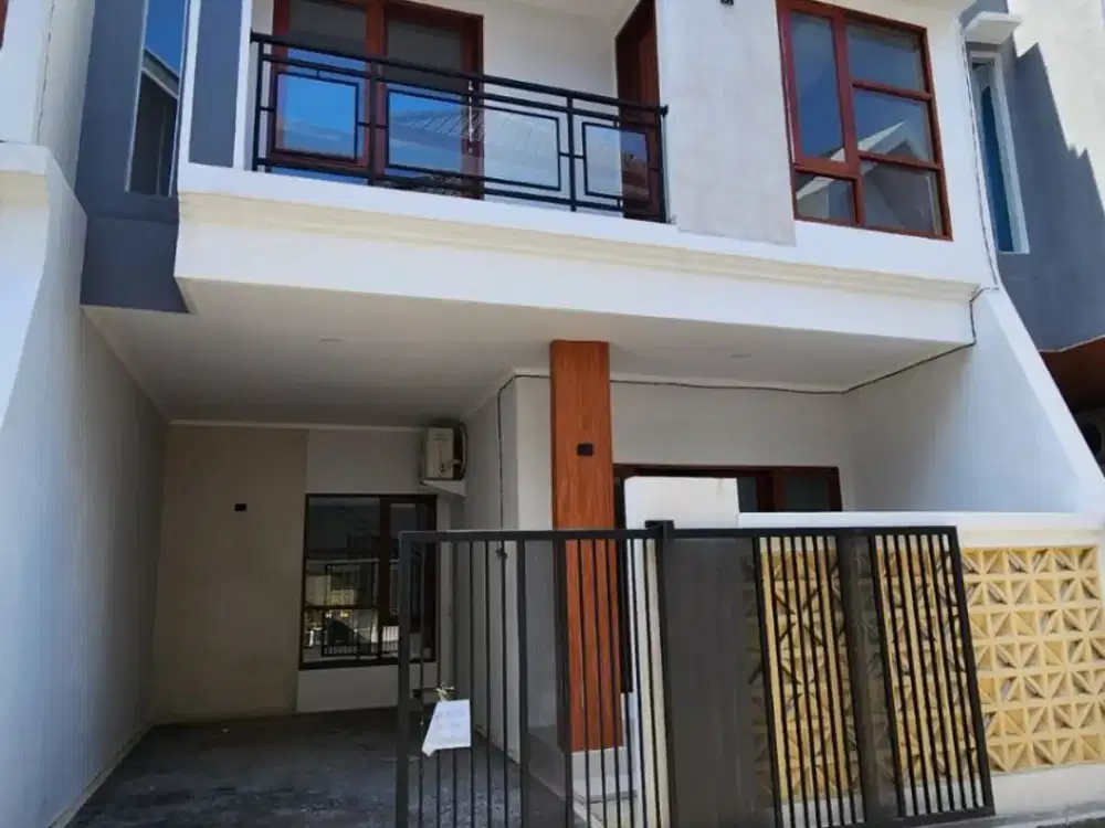 Rumah Baru 2 Lantai di Pusat Kota Jalan Mahendradatta