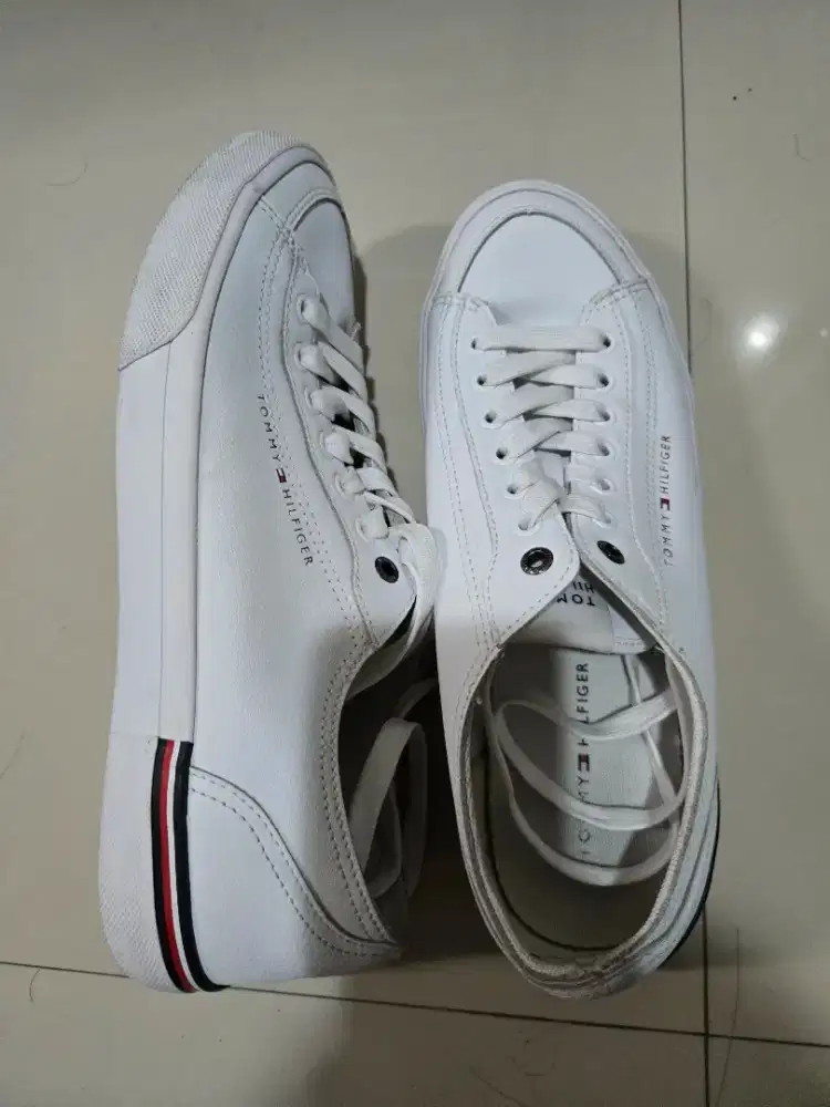 Sepatu Tommy Hilfiger Signature Trim Logo Trainers white