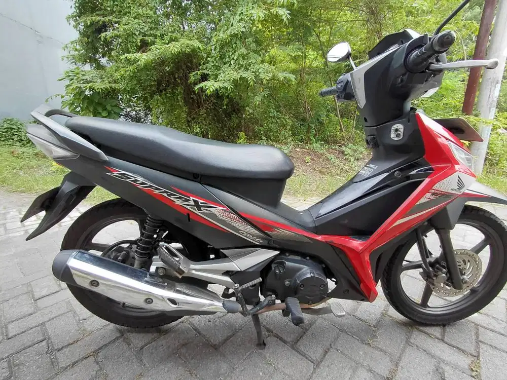 Dijual Spd Mtr Honda Supra X125 merah hitam manual tangan 1