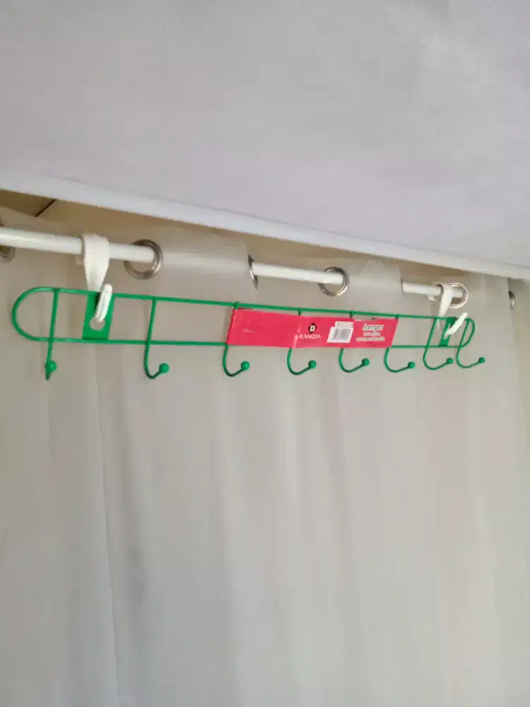 Gantungan Baju Dinding