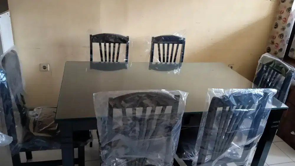 Furniture rumah tangga'