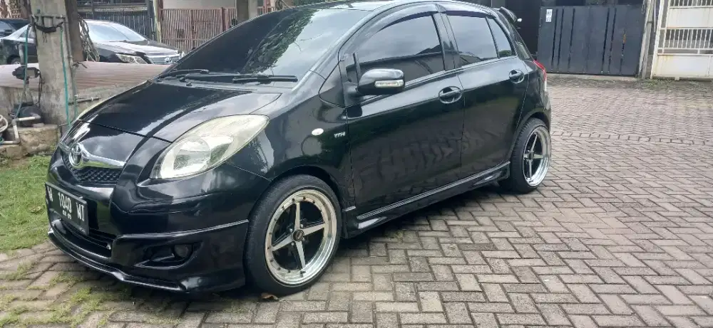 Toyota Yaris MT 2011