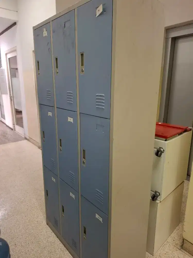 Lemari locker isi 9 tempat