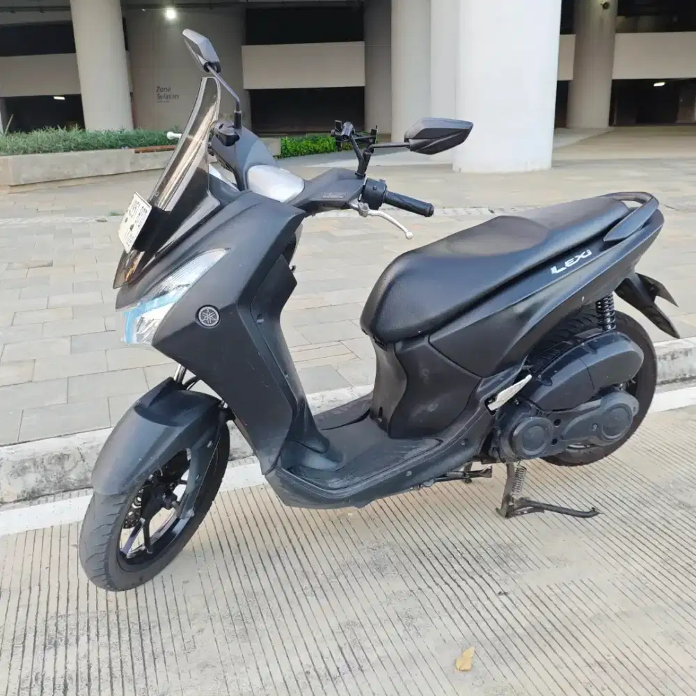 Yamaha Lexi 125 hitam tahun 2019 nik 2018 tangan pertama