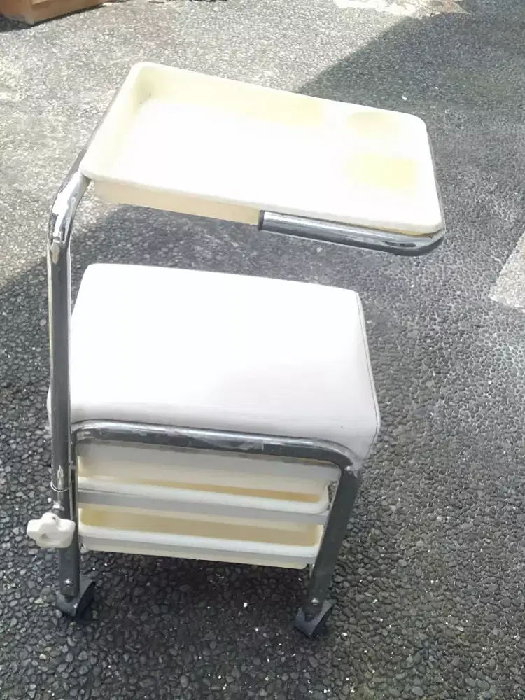 Meja menicure pedicure