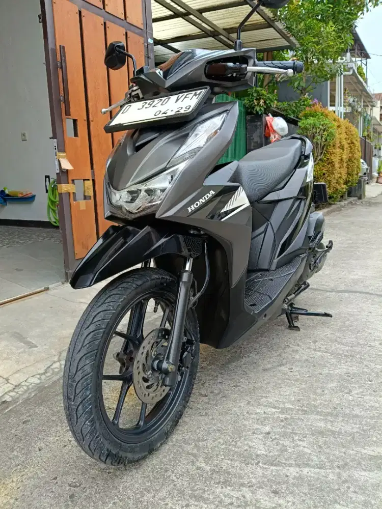Honda Beat type CBS THN 2024 Silver Hitam.