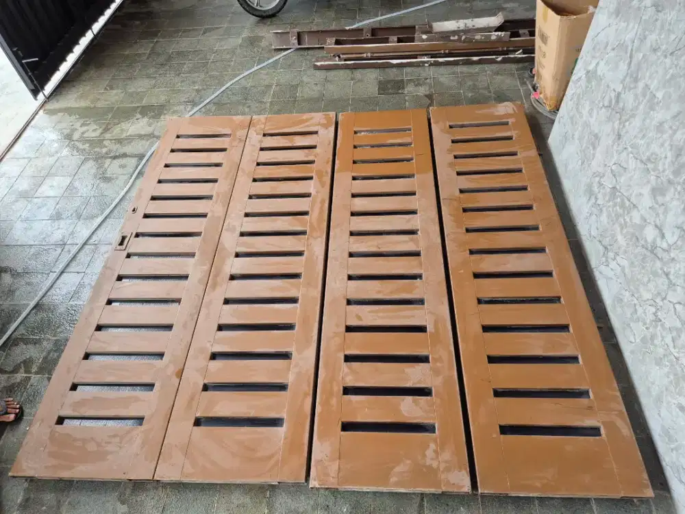 Pintu Garasi Besi