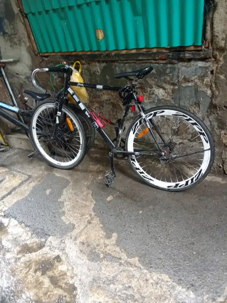 pixie ganteng dewasa siap gowes