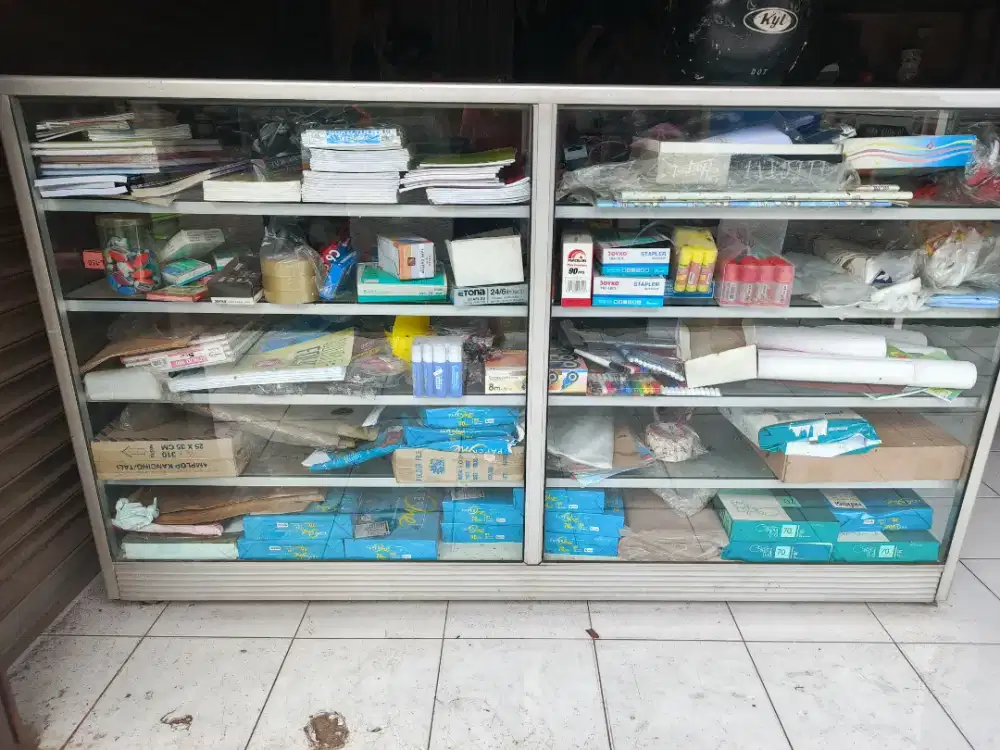 etalase +- 180x 130 cm sama isiisinya