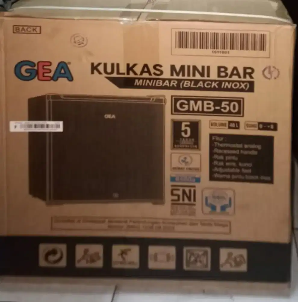 Kulkas Mini Bar merk GEA